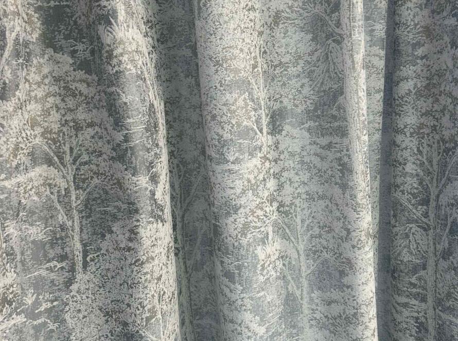 Tkanina zasłonowa z motywem ośnieżonych drzew- mięta