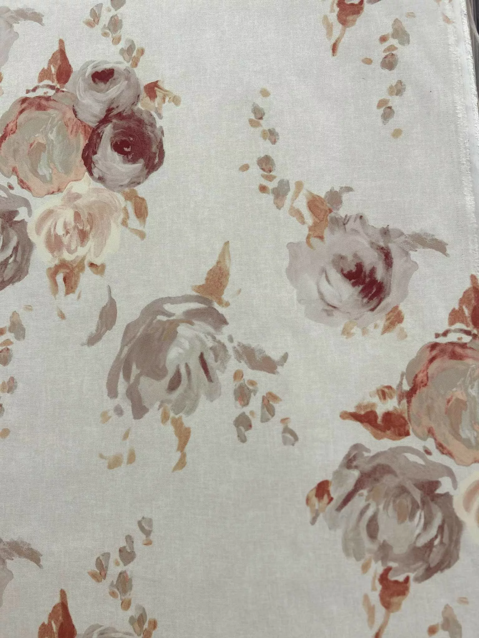 Tkanina zasłonowa z kwiatowym motywem- beż - obrazek 3