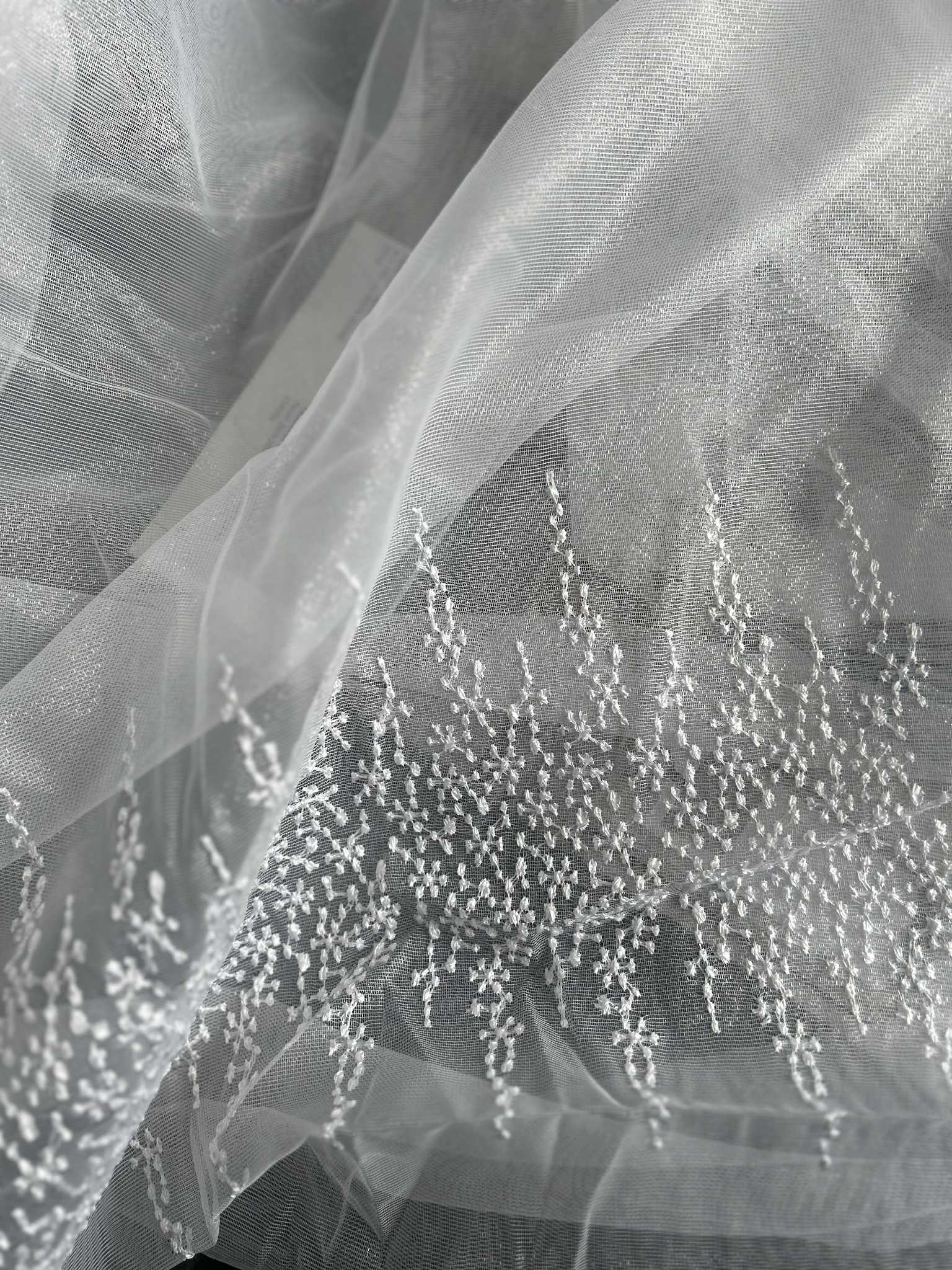 Tkanina firanowa nabłyszczana z dwoma pasami haftu- 180cm - obrazek 4