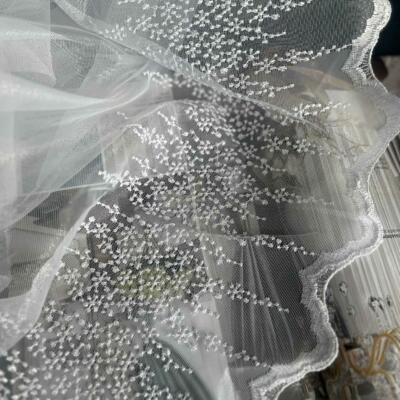 Tkanina firanowa nabłyszczana z dwoma pasami haftu- 180cm