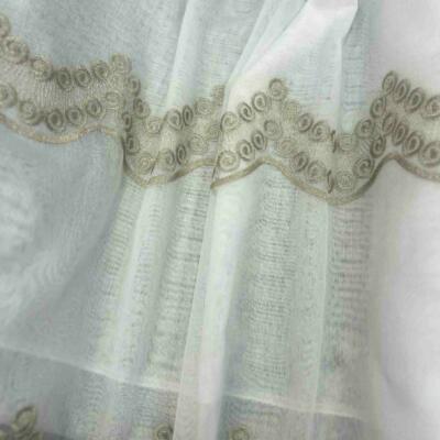 Tkanina firanowa z złotym haftem- 2.80m