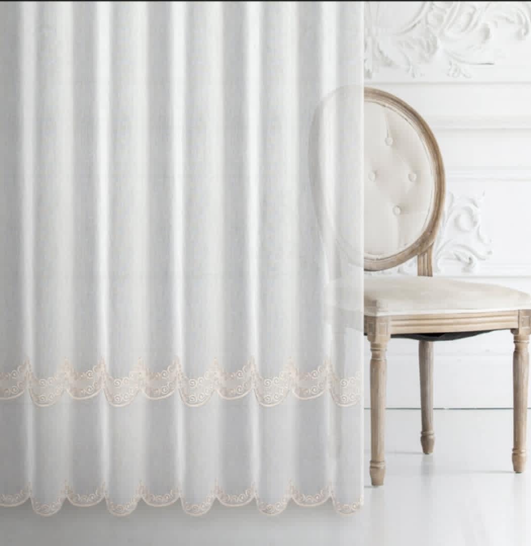 Tkanina firanowa z złotym haftem- 2.80m - obrazek 2