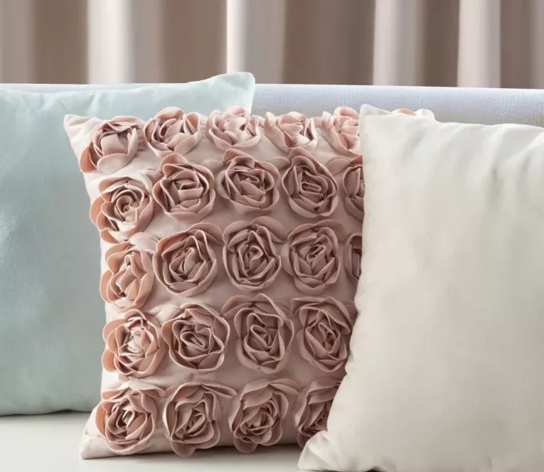 Poszewka dekoracyjna welwetowa, róże Eva Minge