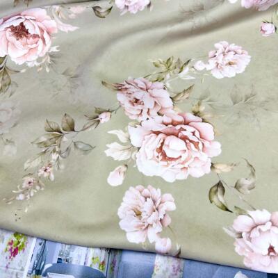 Tkanina zasłonowa- różowe piwonie na szałwiowym tle